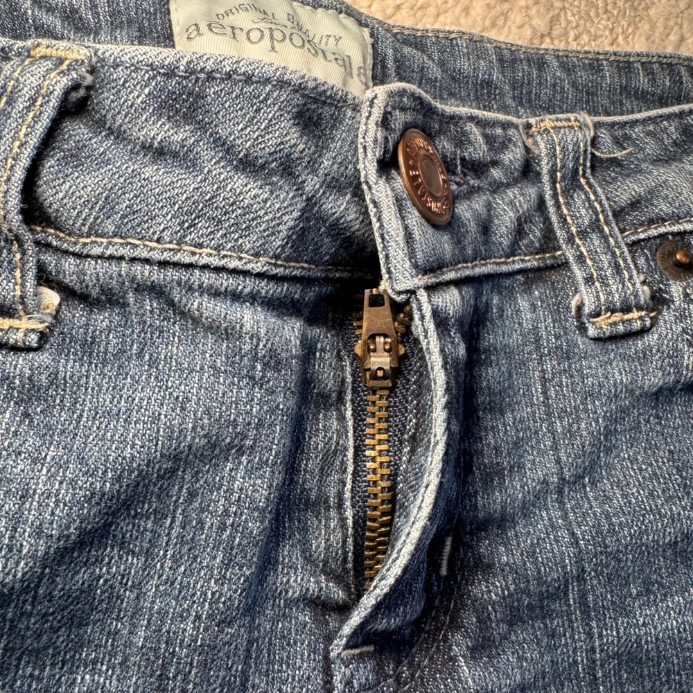 VTG Y2K 2000s Aeropostale Womens Medium Wash Jean Bermuda Shorts Size 5/6 - Picture 2 of 6